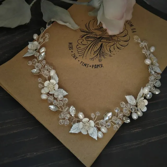 Нежная веточка в прическу невесте
🌹Продается в комплекте с сережкам
🌼Натуральный жемчуг, чешские хрустальные бусины, металлическая фурнитура
🌷Длина веточки около 30 см, серьги - 4-5 см
🌺 0982134393
#украшениявприческуневесты #украшенияукраина #украшенияназаказ #украшениянасвадьбу #свадьба2019 #свадебныеукрашения #свадебнаяветочкадляволос #свадьба #свадьбаодесса2019 #свадьбаодесса #bridalhairvine #bridaldiadem #bridalaccessory #bridalearrings #weddingvine #wedding