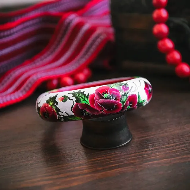 Расписной браслет "Маки" #украшенияназаказ #украшенияручнойработы #расписнойбраслет #браслетручнойработы #handmadejewelry #handmade #handmadrbracelet #handpaintedbracelet