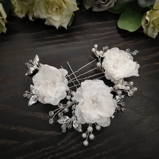 Комплект шпилек с цветами ручной работы
🌹В наличии
🍀Цветы ручной работы, чешские хрустальные бусины, жемчуг, бисер
🌷Отправка НП ☘️0982134393
#украшенияназаказ #украшениянавыпускной #украшениядляневесты #украшениянасвадьбу #свадьба #свадебныеукрашения #свадебныешпильки #украшенияручнойработы #украшениясжемчугом #шпилькиручнойработы #handmadepin #handmadegifts #handmadejewelry #olgamoshandmade p