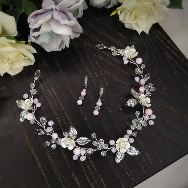 Sensitive jewelry set for bride from rose quartz, czech crystal beads and metal accessories
🌹in stock
🌼 Length - 35 cm
🌷 delivering the world
🌺+380982134393
#украшениявприческуневесты #украшенияназаказ #украшениянасвадьбу #украшениявприческу #украшенияизнатуральныхкамней #украшениянавыпускной #свадебныеукрашения #свадебнаяветочкадляволос #свадебныесерьги #handmadejewelry #jewelryset #weddingvine #bridalhairvine #bridalaccessory #bridalearrings #handmadecrown #handmadeearring