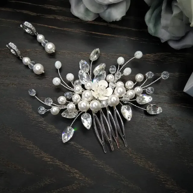 Скромно и со вкусом... Комплект из жемчуга Swarovski
🌹в наличии
🌼Жемчуг Swarovski, стразы, чешские хрустальные бусины, гипоаллергенная фурнитура
🌷Отправка по всему миру
🌻0982134393
#свадьба #свадебныеукрашения #украшениянавыпускной #украшенияназаказ #украшениядляневесты #гребеньнасвадьбу #украшениясжемчугом #украшенияручнойработы #украшениядляволос #жемчужныесерьги #серьгиручнойработы #handmadegifts #handemadeearrings #handmadejewelry  #handmade #handmadecomb #olgamoshandmade