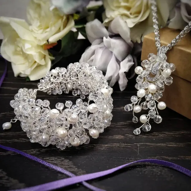 Комплект с натуральным жемчугом: браслет и кулон, - выполненный на заказ #украшенияназаказ #украшениянавыпускной #украшениядляневесты #украшениянасвадьбу #украшенияручнойработы #браслетсжемчугом #кулонсжемчугом #браслетручнойработы #кулонручнойработы #handmadegifts #handmadejewelry #handmadebracelet #handmade #olgamoshandmade