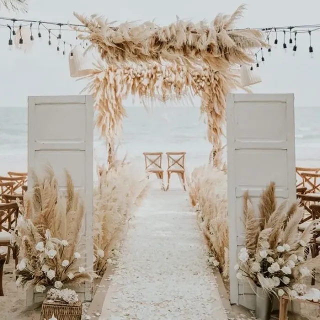 PAMPASSGRASS WEDDINGinspo 🤍

It's here! Which one will be your favv? 😊 Do you like pampass grass or you prefer a fresh flowers? We like the mix os this 2. 
Comment below! 💕

#luckyday #pampasgrass #desertwedding #bohemianflowers #desserttabledecor #pampasgrasswedding #pampasgrassdecor #palmbeachweddings #newlyweds💍 #bride2021 #engagementseason #weddingplanningtips #weddingceremonydecor #weddingceremonies #bohoweddings #weddingflorals #engagedaf #mstomrs