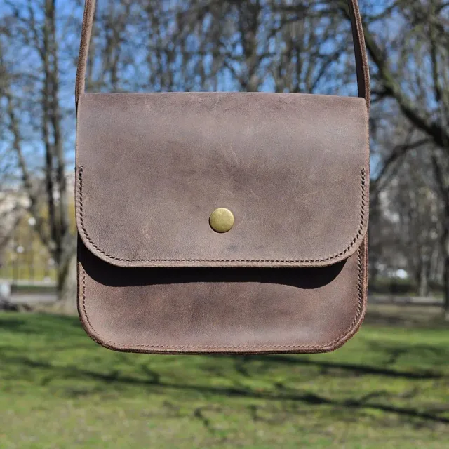 Vintage bag
Size 18cm x 15cm x 6cm
Material High quality Leather 
Contact us for details Whatsapp +48 570 415 959
#handcrafted #handcraft #handcrafts #handcraftedwithlove #handcrafting #handcrafter #handcraftedleather #handcraftedaccessories #handcraftedgoods #handcraftedgifts #handcraftedgoodness #handcraftedleathergoods #handstiched #handstich #handstiching #handsew #handsewn #handsewing #handsewad #handsewwithlove #handsewleather