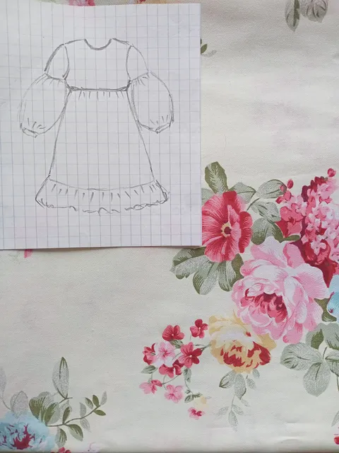 Шью новый комплект одежды для кукол Паола Рейна 32-34см.
Хлопковое платье с воланом и широким, длинным рукавом. И тёплое, мягкое мохеровое пальто красного цвета.