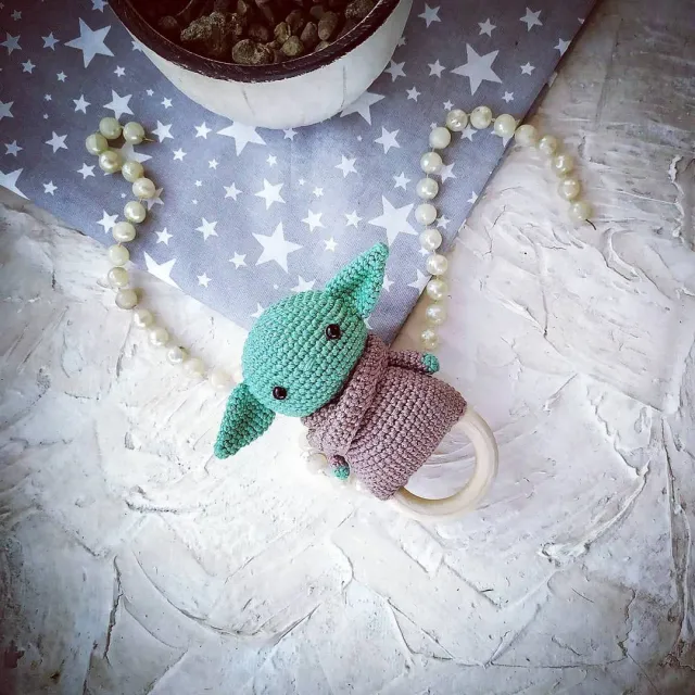 #BabyYoda Rattle Toy.
Patterns are available in my stores, the link is in my profile 🤗