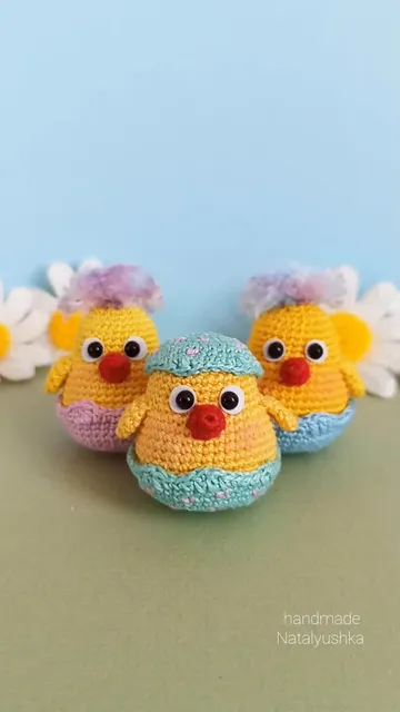 Crochet toy chicken.

4 cm. (1.57")

#handmadechicken #eastergift #littlechicken #yellow #spring #easterdecor