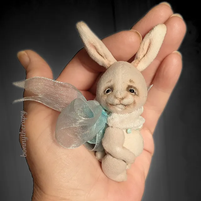 This beautiful and soft velvet miniature toy features a tiny bunny. Its petite size makes it perfect for little hands to play with and cuddle, while its velvet material adds a touch of elegance and charm.