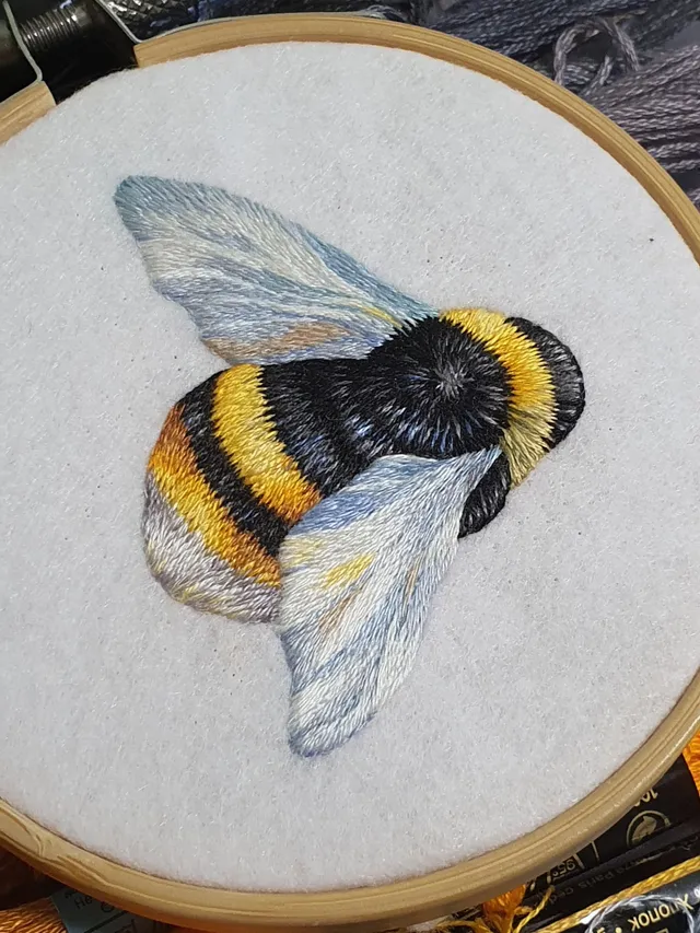 I am drawing. My paints are threads, and my brush is a needle in my hands. Please like if you enjoy watching the embroidery process.