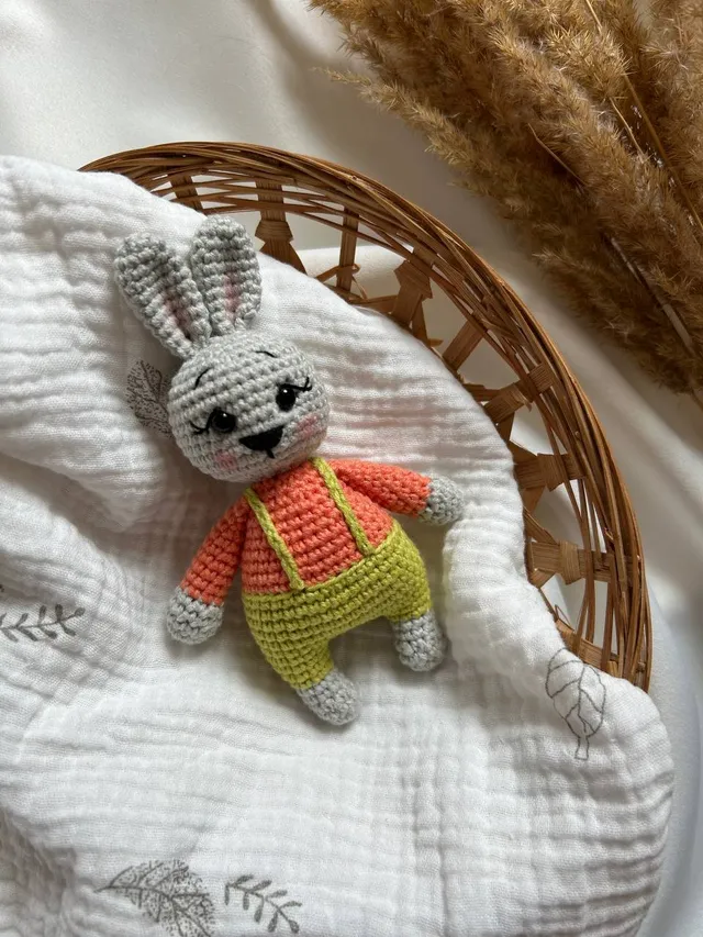 New bunny, ready to ship.