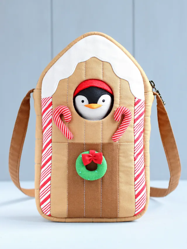 The penguin seems to be very cozy in this Gingerbread house! Sew this cute softie with a bag yourself using my sewing pattern and give them to your little one for Christmas!