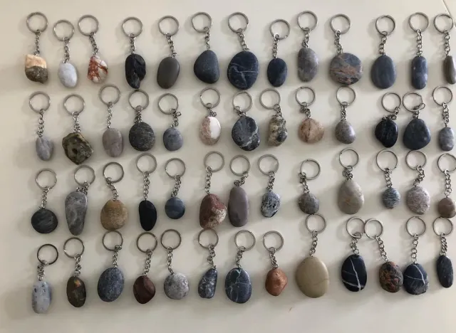 Да да да это брелки, маленькая радость при покупке раковины!

#каменнаяраковина #раковинаизнатуральногокамня #раковинаизкамня  #тюмень #брелок #украшение #скидка #ручнаяработа
