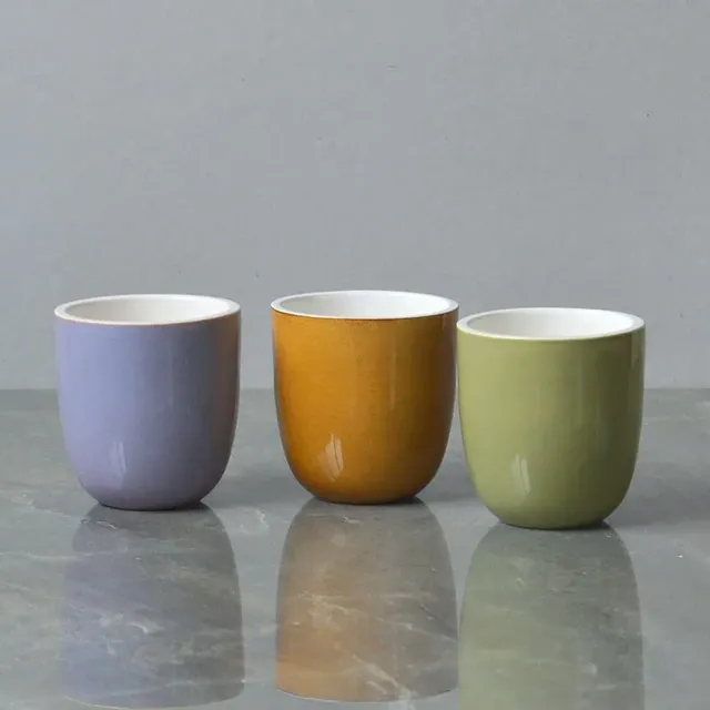 Рады, что всем понравились цвета. Нам тоже понравилась вот эта тройка. А из печи ждём ещё новых 8 цветов. :)) 
Из названий больше всех понравились: фисташка, груша и сирень. 🤗
Все цвета можно заказать в любом количестве. А хотели бы таких цветов тарелку или миску?

#чашка #кофейнаячашка #керамика #цвет #палитра #глазурь  #дизайн #посудадлядома #посуданазаказ #ручнаяработа #покупайуместных #электросталь #сделановэлектростали #ceramic #cup #coffeecup