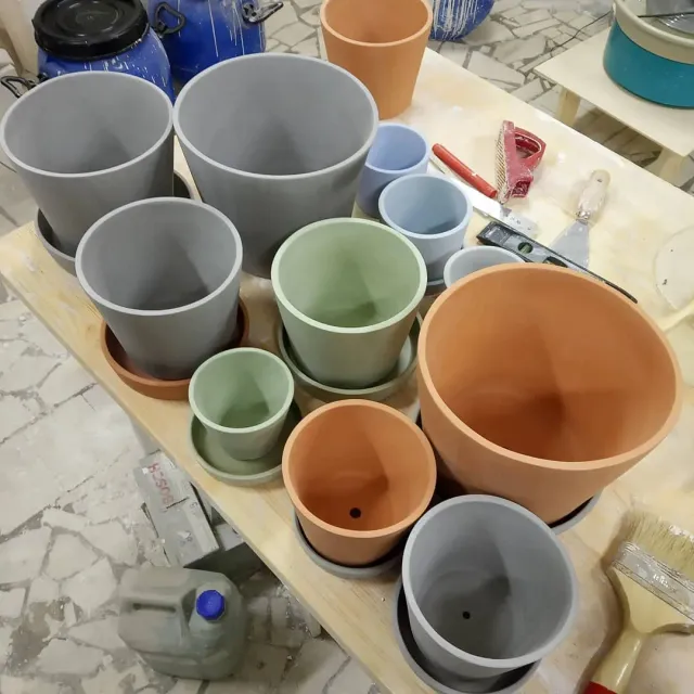 Новая партия наших горшочков Блюм - цветная терракота, только что из печки. Собираем заказы. 🤗🌱🌿

#горшки #цветывдоме #цветныегоршки #горшкидляцветов #терракота #комнатныерастения