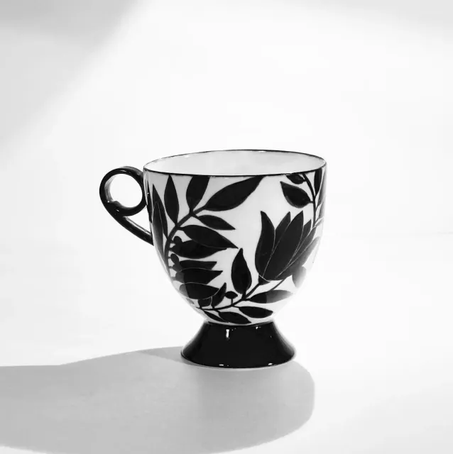 Кружка «Botanу», наша новая форма кружки, объём, где-то 250 мл. Фарфор, подглазурная роспись.  #фарфорручнойработы #фарфороваяпосуда #фарфор #домашнийдекор #предметыинтерьера #porcelain #porcelainhandmade #homedecor #porcelainwhite  #handmade