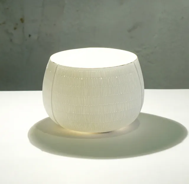 Подсвечник из костяного фарфора, фактурный, тоненький, прозрачный получился, мы очень довольны результатом. Внутри глазурь, снаружи матовый (бисквит)  #фарфорручнойработы #костянойфарфор #подсвечник #домашнийдекор #предметыинтерьера #whiteporcelain #finebonechina #handmade #homedecor