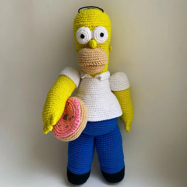 People often tell me that crocheting amigurumi toys is difficult.
When I first started, I also had these thoughts. But when I started crocheting simple toys, it turned out that everything was not so difficult.
There are just a few basic techniques to learn when crocheting amigurumi. Then you can create toys that have many parts and appear complex. Do you find this difficult?
