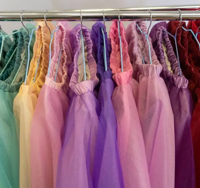 Фатиновые юбки у нас представлены в 12 оттенках!!! В каждой: *4 слоя двух оттенков еврофатина *пояс на резинке
*крой солнце
*подклад в тон 🌟
*размеры 42-44
#фатиновыеюбки #фатиноваяюбка #юбкасолнце #mastermart  #юбка #юбканадевичник