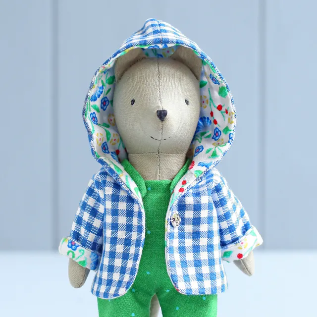 This wolf was born to wear hoods! Look how perfectly it fits. Sew this cute wolf yourself! New sewing pattern is already available!