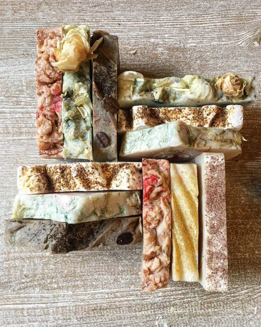 Мыла много не бывает🛁
Тем более такого нежного, которое не сушит кожу, а бережно ухаживает за ней🙏🏻
#натуральнаякосметика #solumnatura_soap #мылоснуля #натуральноемыло