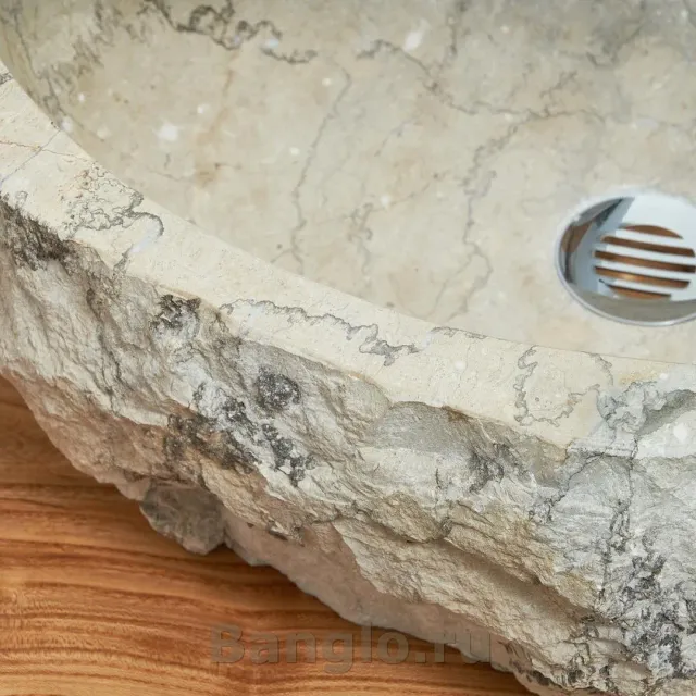 Хотите “королевскую” ванную комнату –  заказывайте эксклюзивную раковину из мрамора. 
Вариант не дешевый, потребует соответствующей отделки остальных элементов ванной. Однако гости по достоинству оценят ваше могущество🌟
.
🌱 Камень в ванной и в кухне – это отличное решение. Смело делайте и не пожалеете👌
.
#раковиныbanglo#раковинаизокаменелогодерева#раковиныизкамня #раковиныизнатуральногокамня #раковинаизоникса #раковинаизмрамора #работаскамнем#дизайнерскаяпродукция #декорванной #ваннаякомната #аксессуарыизкамня #раковинадляванной#элитнаясантехника#лофт #лофтдизайн #лофтинтерьер #ваннаякомнатадизайн #дизайнподключ#дизайнподключмосква #раковинымосква #раковиныспб