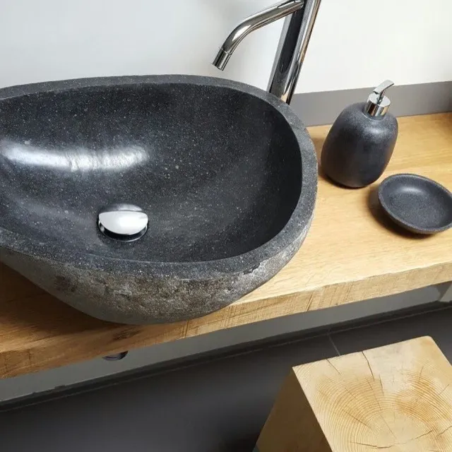 Каменные раковины, изготавливаемые из цельного куска, относятся к категории элитных. Эксклюзивные изделия отличаются формой и неповторимым рисунком, образуемым текстурой природного материала.
.
Свойства материала позволяют разнообразить дизайн. Все больше покупателей отдают предпочтение сантехнической продукции необычных форм и расцветок.
.
#раковиныbanglo#раковинаизокаменелогодерева#раковиныизкамня #раковиныизнатуральногокамня #раковинаизоникса #раковинаизмрамора #работаскамнем#дизайнерскаяпродукция #декорванной #ваннаякомната #аксессуарыизкамня #раковинадляванной#элитнаясантехника#лофт #лофтдизайн #лофтинтерьер #ваннаякомнатадизайн #дизайнподключ#дизайнподключмосква #раковинымосква #раковиныспб