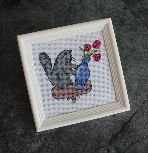 I love how the frame complements the cross stitch ☺