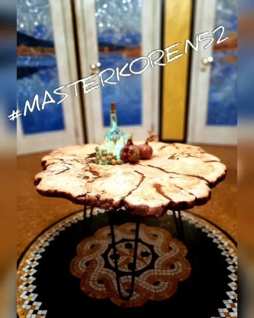 Уникальное сочетание свойств материала, ограниченность запасов и неповторимость капового рисунка в каждом изделии, в конечном счёте, и определило общепризнанную, высокую эстетическую ценность и соответствующую потребительскую цену изделий из этой древесины, которая применяется в отделке самых шикарных интерьеров, а так же в изготовлении соответствующих этому уровню предметов утилитарного назначения.
В каждом таком изделии изначально присутствует дух элитарности.
💥💥💥💥💥💥💥💥💥💥💥💥
#masterkoren52 #подарок #спилы #столы #стулья #мозаика #массив #мебель #можевельник #дерево #дизайн #дом #дуб #кап #круто #корнепластика #рустика #часы#архитектура#нижнийновгород#эксклюзив#интерьер #люстра#корень#капакорень#слэбы#панно#мебельлофт#деревяннаямозаика