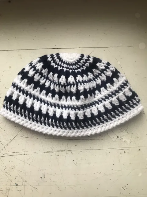 Finished my wool skull cap. I crocheted it for several days. Used different yarn. The result you see.