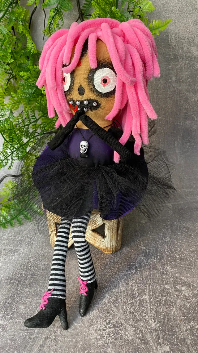 CUTE CREEPY DOLL