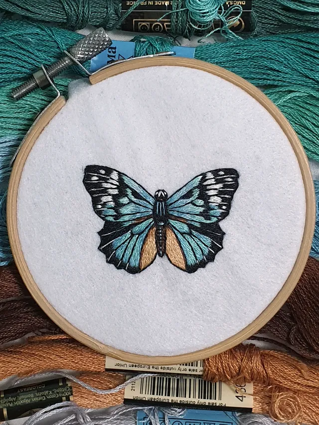 An eternal summer captured in thread: where every stitch is a wingbeat frozen in time. Wear this lightness close to your heart.