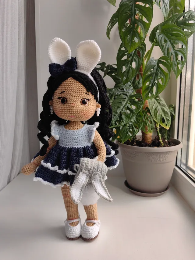 New pattern doll with a dress and backpack