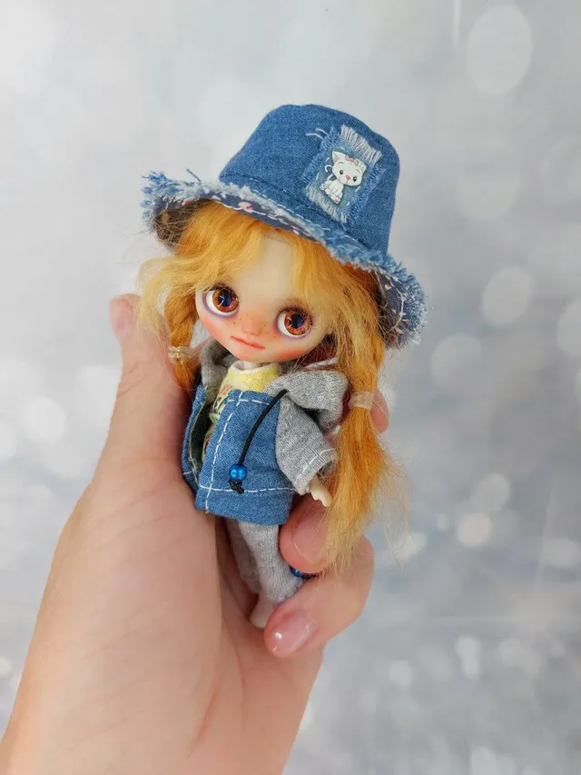 Petite Blythe doll
