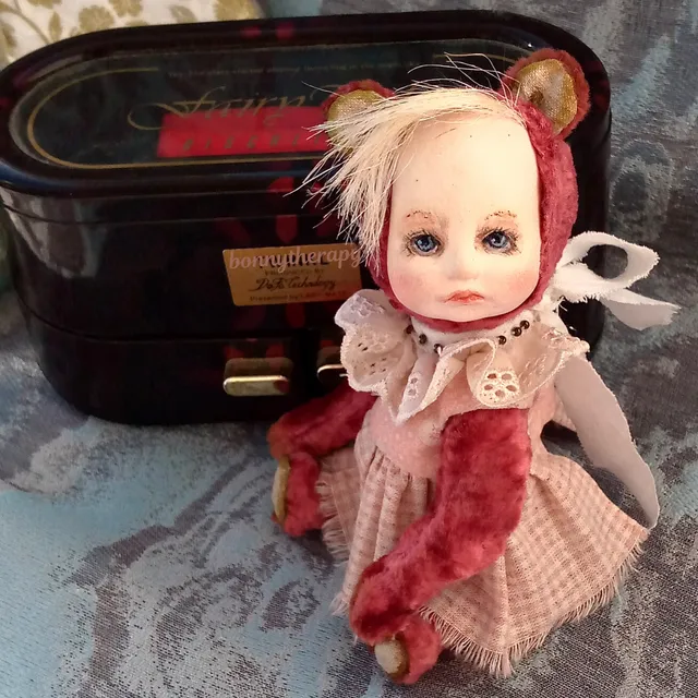 What do you think about dolls like teddy dolls?
Do you like them or not?