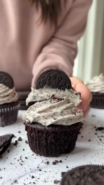 The chocolate ganache core is the proverbial cherry on top #cupcakes #cookiesandcream #chocolatecupcake #baking #cookiesandcreamcupcake #cupcakerecipe