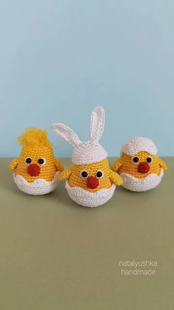 Handmade toy chicken.

Height 4 cm. (1,57")

#esterchicken #chickentoy #crochetchicken #basketstuffers #easterdecor #handmadechicken #littletoychicken