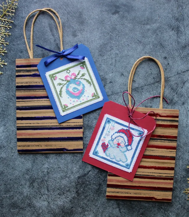 Using my patterns, decided to make some tags for Christmas gifts ☺