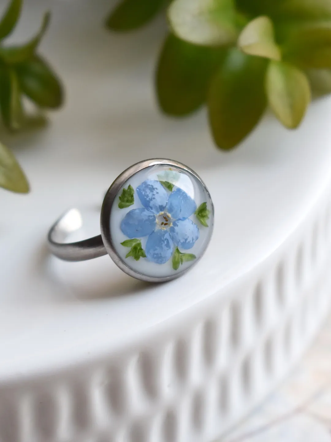Ciondolo Rotondo In Argento Sterling Con Fiori Naturali Di Non Ti Scordar Di Me - Gioiello Artigianale Con Catena Inclusa