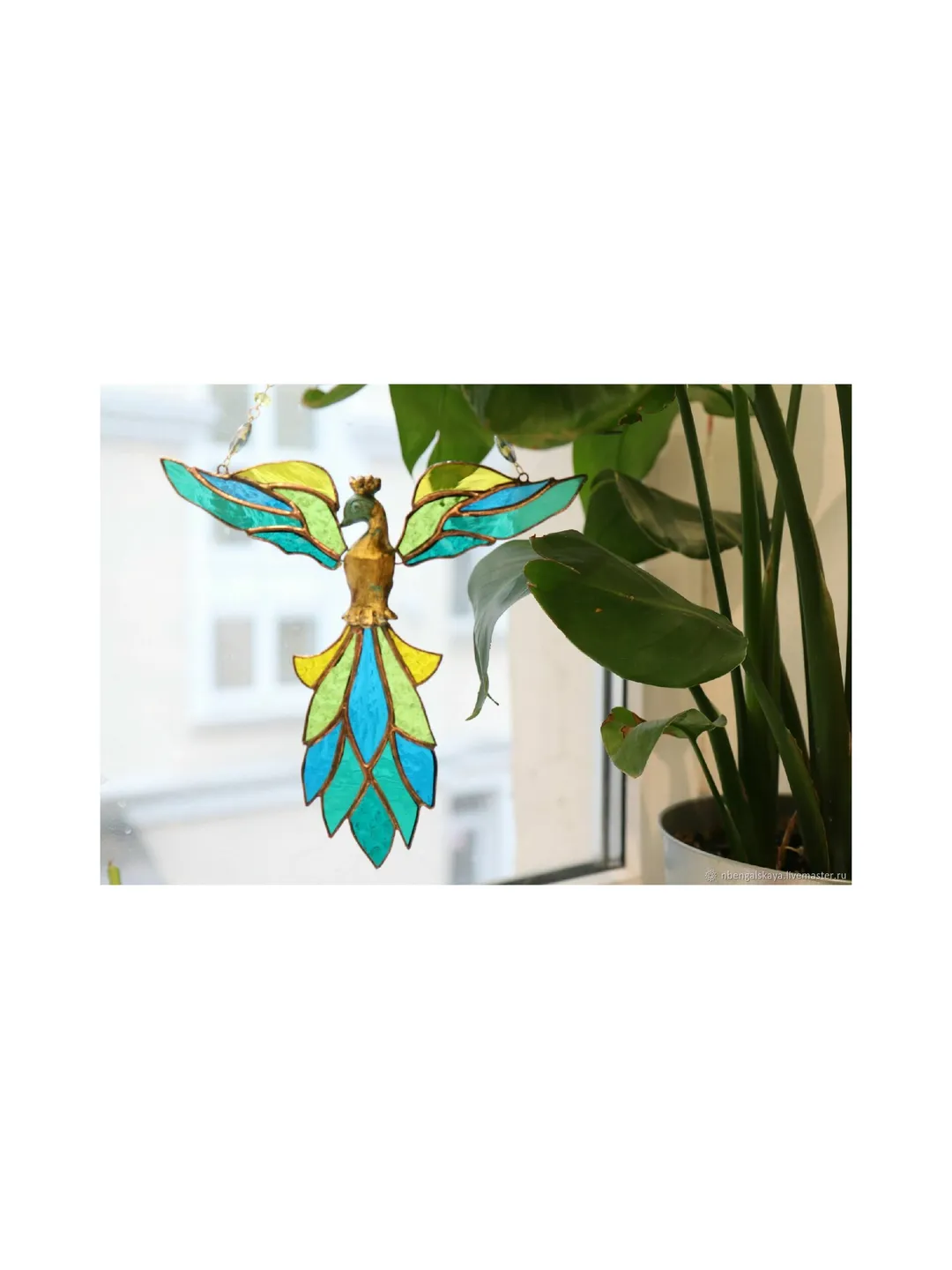 Stained glass bird, Tiffany glass suncatcher, handmade bird pendant, stained glass wall decor, glass bird ornament, Tiffany-style window hanging, glass art bird, stained glass home decor, colorful bird gift, glass pendant for home