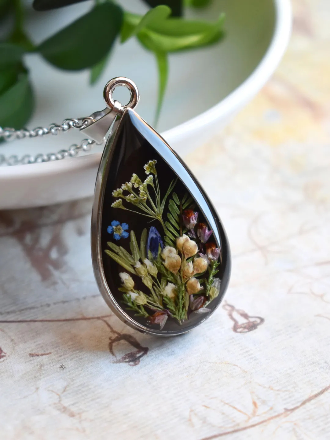 Pressed flowers Necklace. Real flower necklace. Botanical flower necklace.