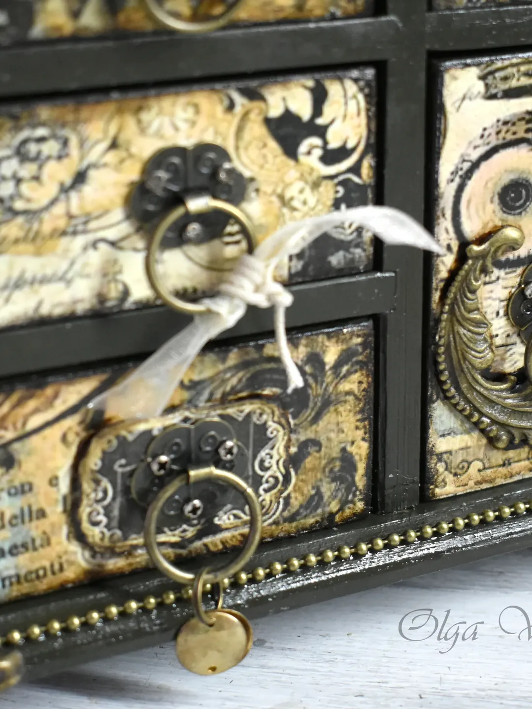 Magical Dark Green Mini Alchemist Chest of Drawers for Jewelry Storage