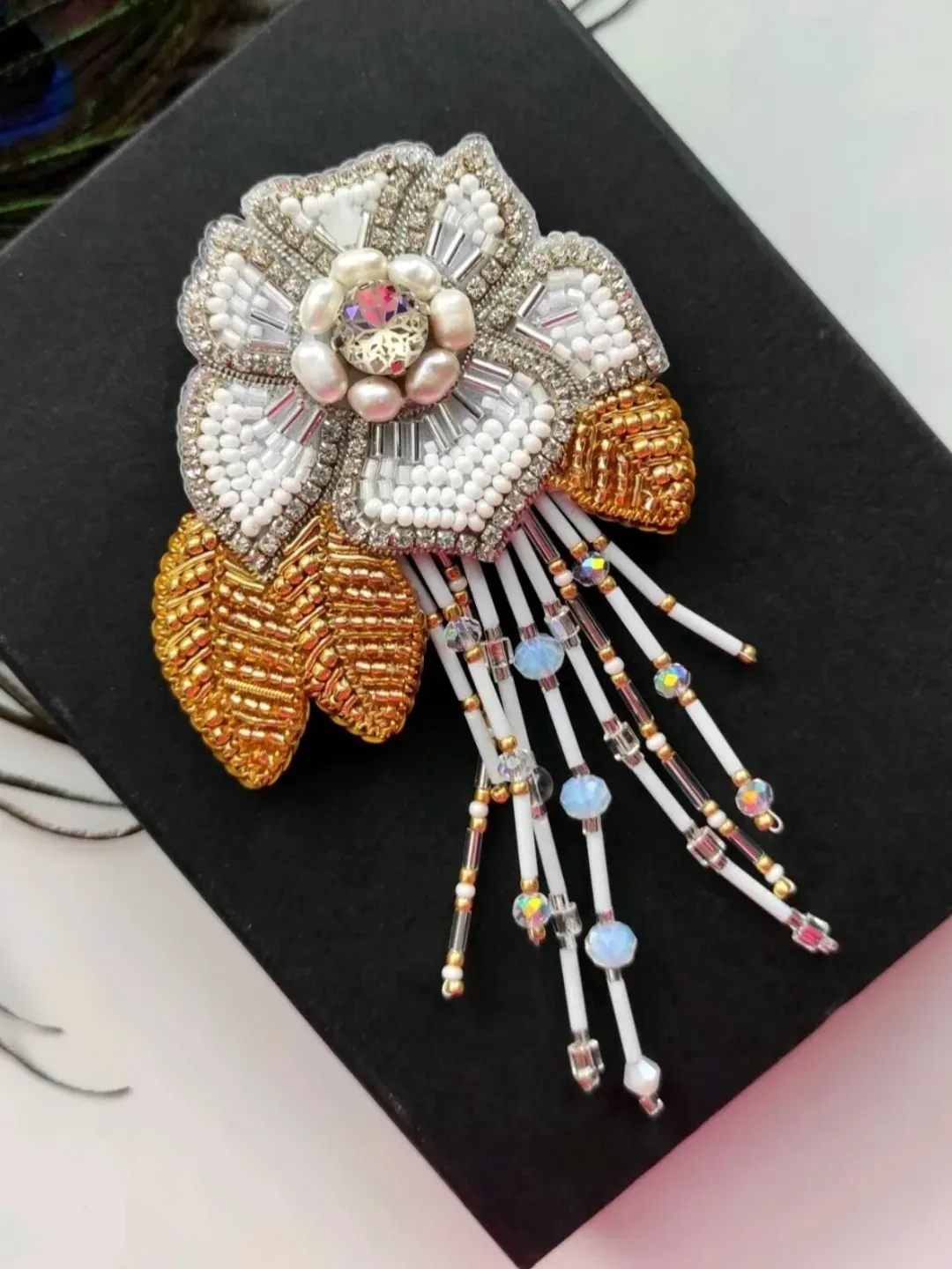 White flower brooch, flower brooch, brooch pin, beaded brooch, mothers day, gift for friend, handmade gifts, brooch,