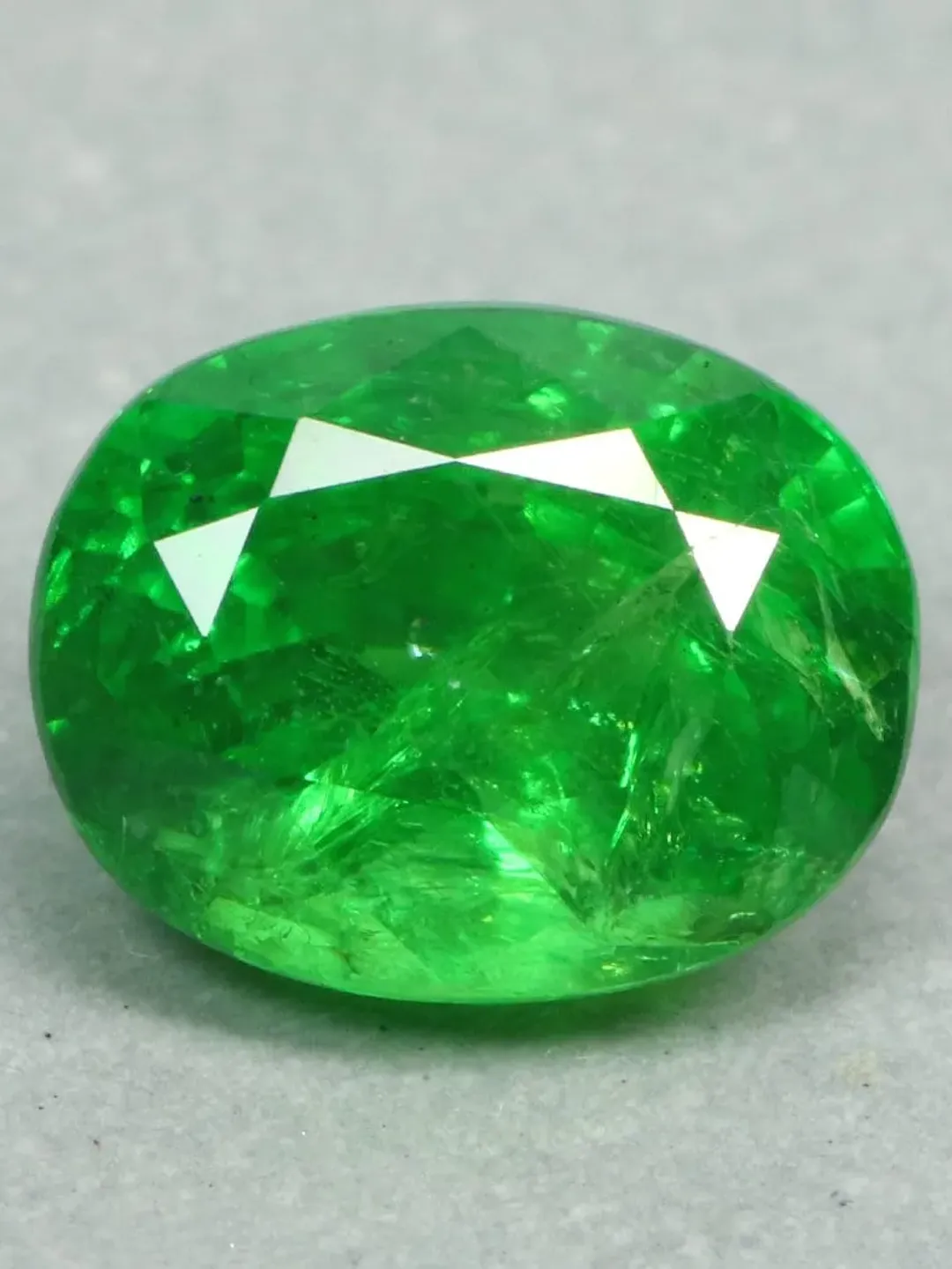 2-30-ct-magnificent-sparking-green-oval-cut-unheated-100-natural
