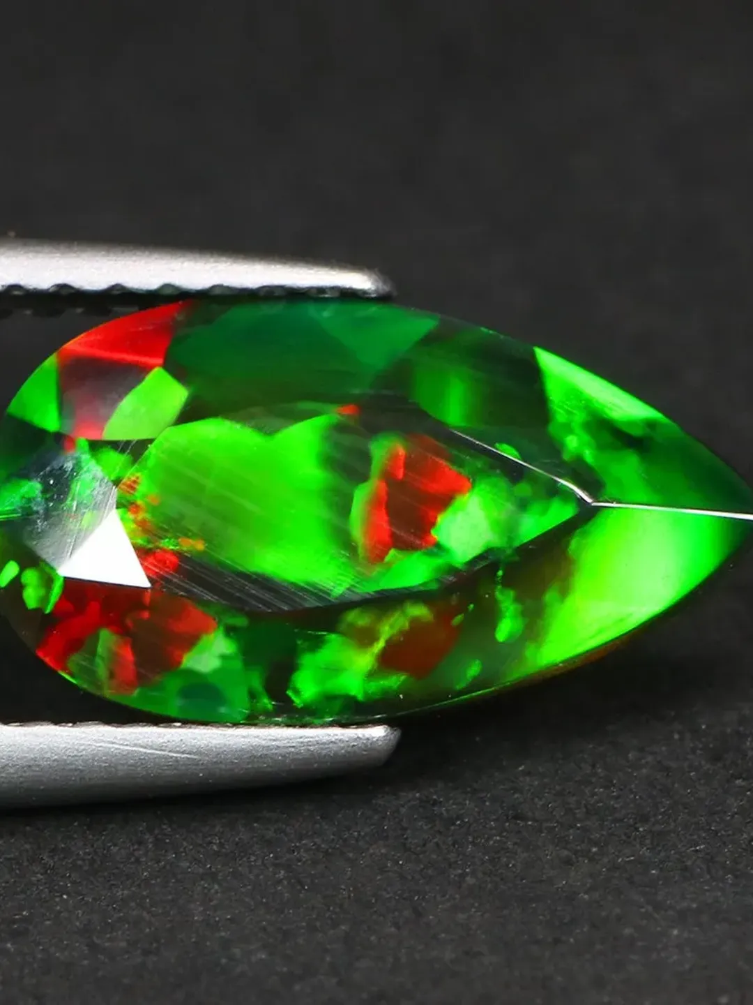 1.80 CT First-class 3D Electric Green Flash Pattern 100 % Natural Welo Black Opal Cut Gemstone