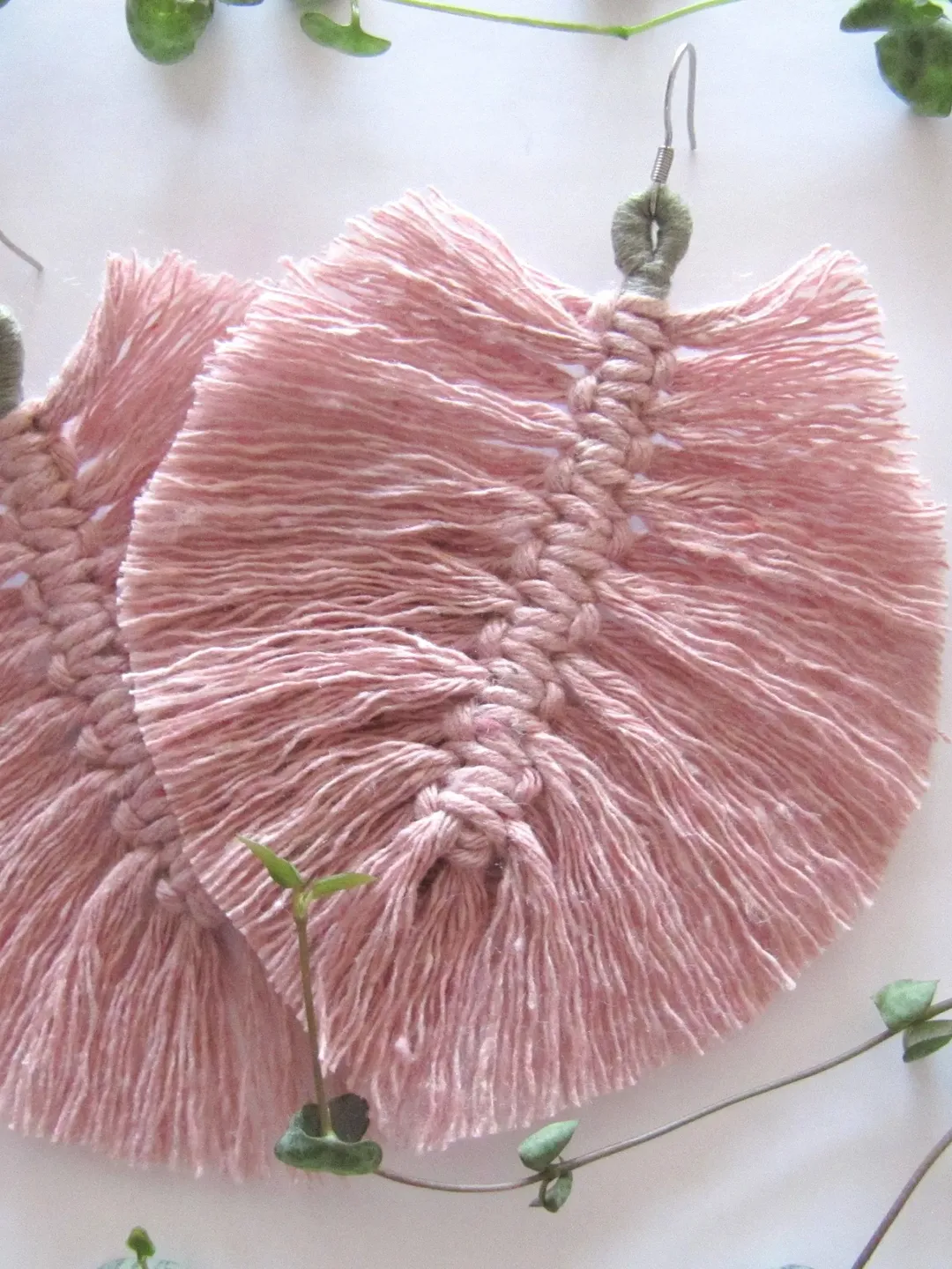 Macrame Earrings Feather, Feather Earrings, Boho Earrings, Macrame Jewelry, Summer Jewelry, Boho Jewelry, Cotton Earrings, Feather, old pink