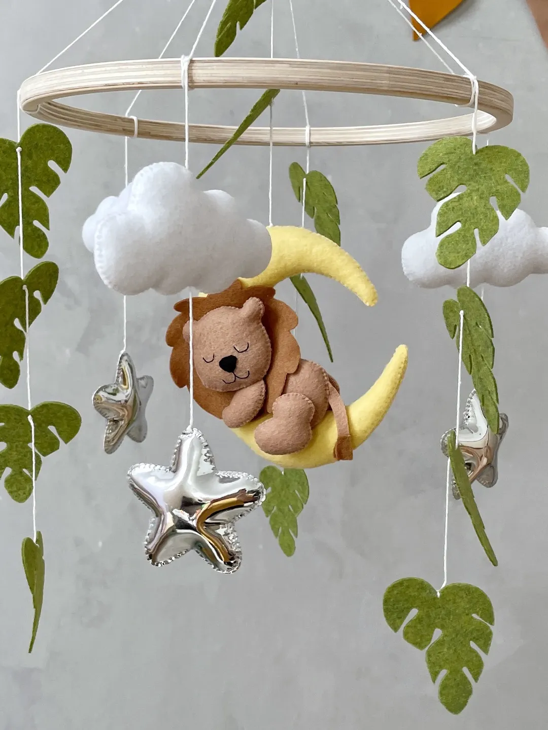 Safari baby mobile lion. Jungle baby mobile.  Safari nursery decor neutral. Safari baby shower gift