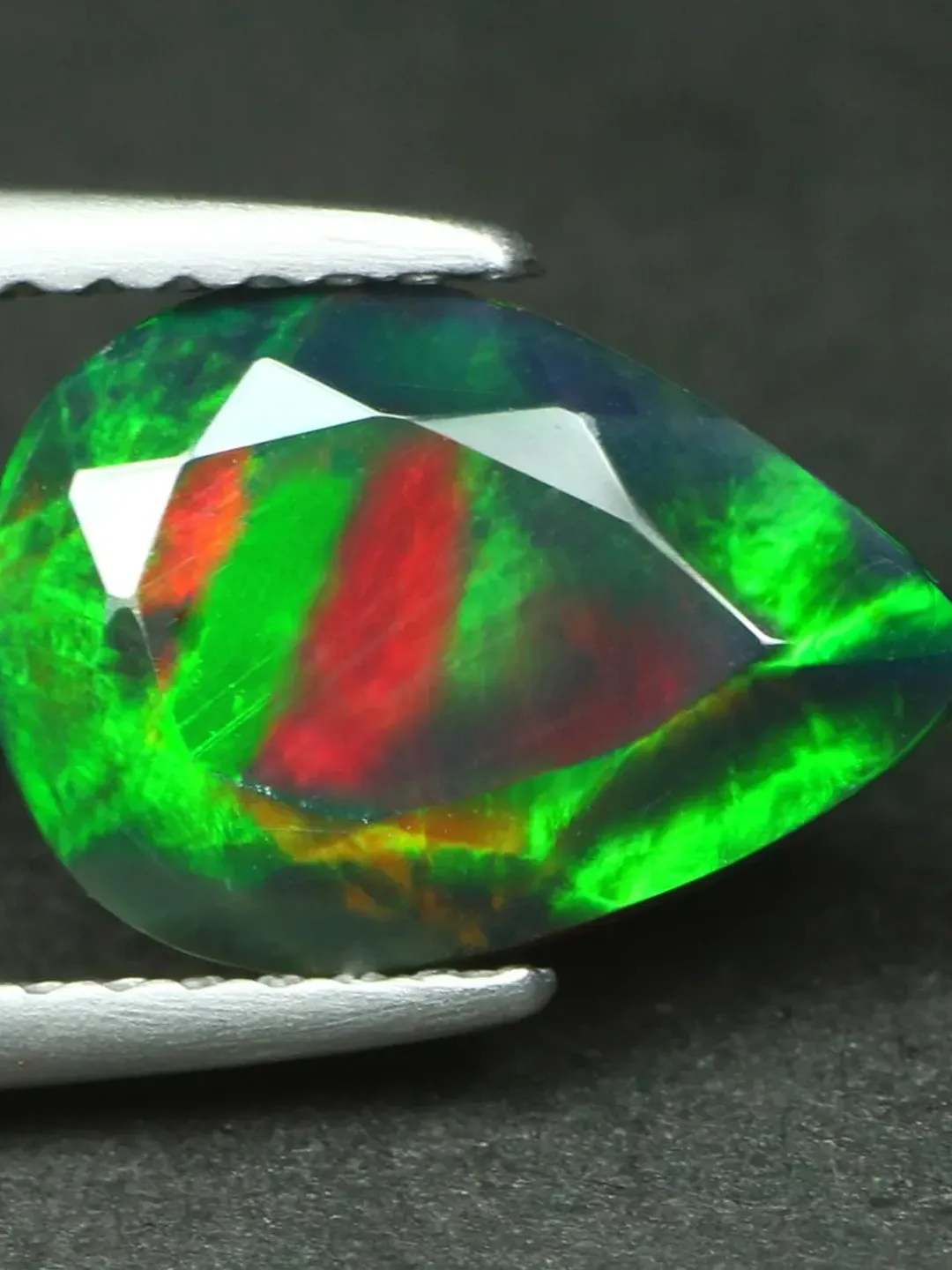 1.36 CT Lovely 3D Electric Green Flash Pattern 100% Natural Welo Black Opal Cut Gemstone