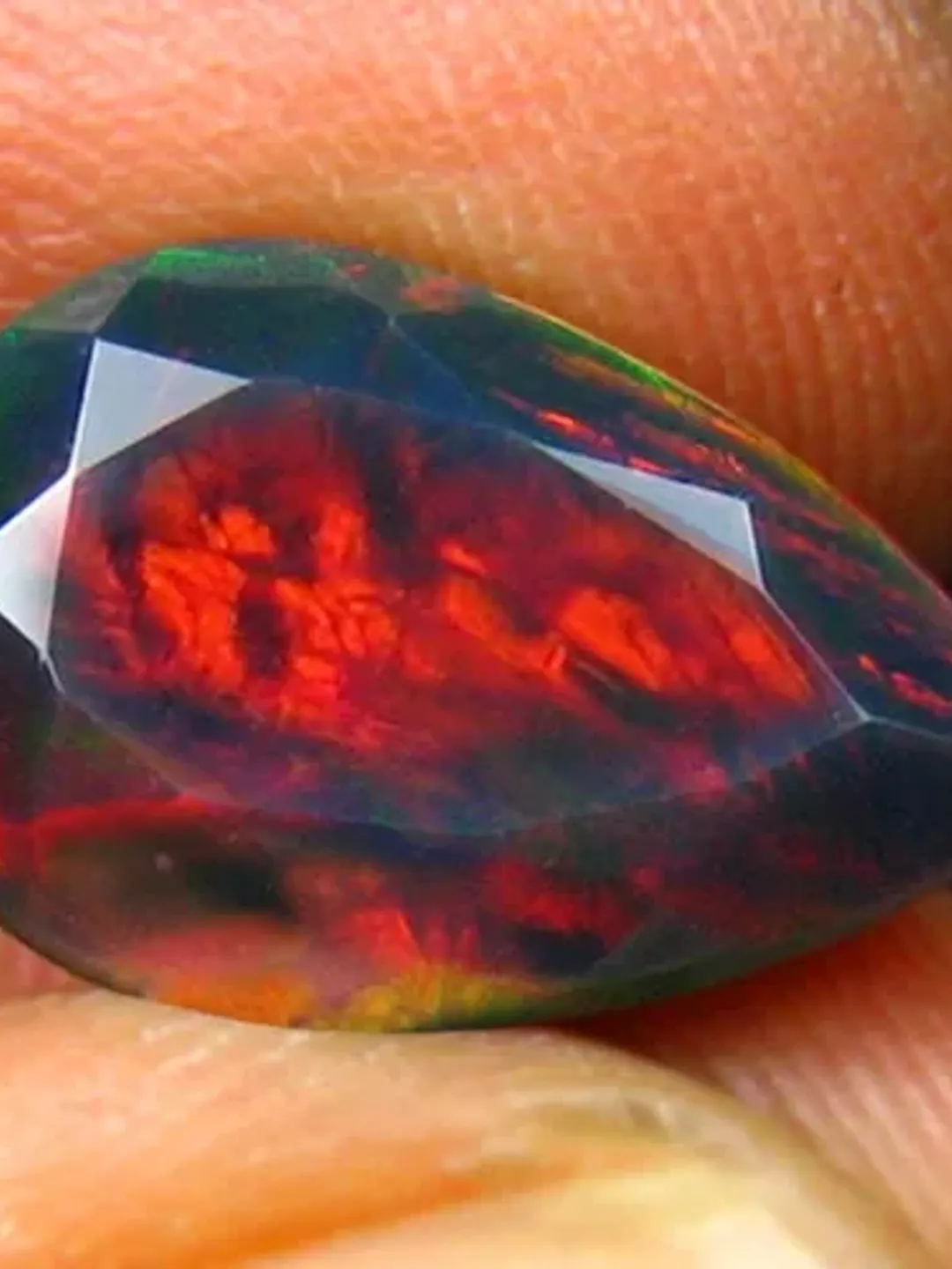 4.05 CT Exquisite 3D Broad Flash Pattern 100% Natural Welo Black Opal Cut Gemstone