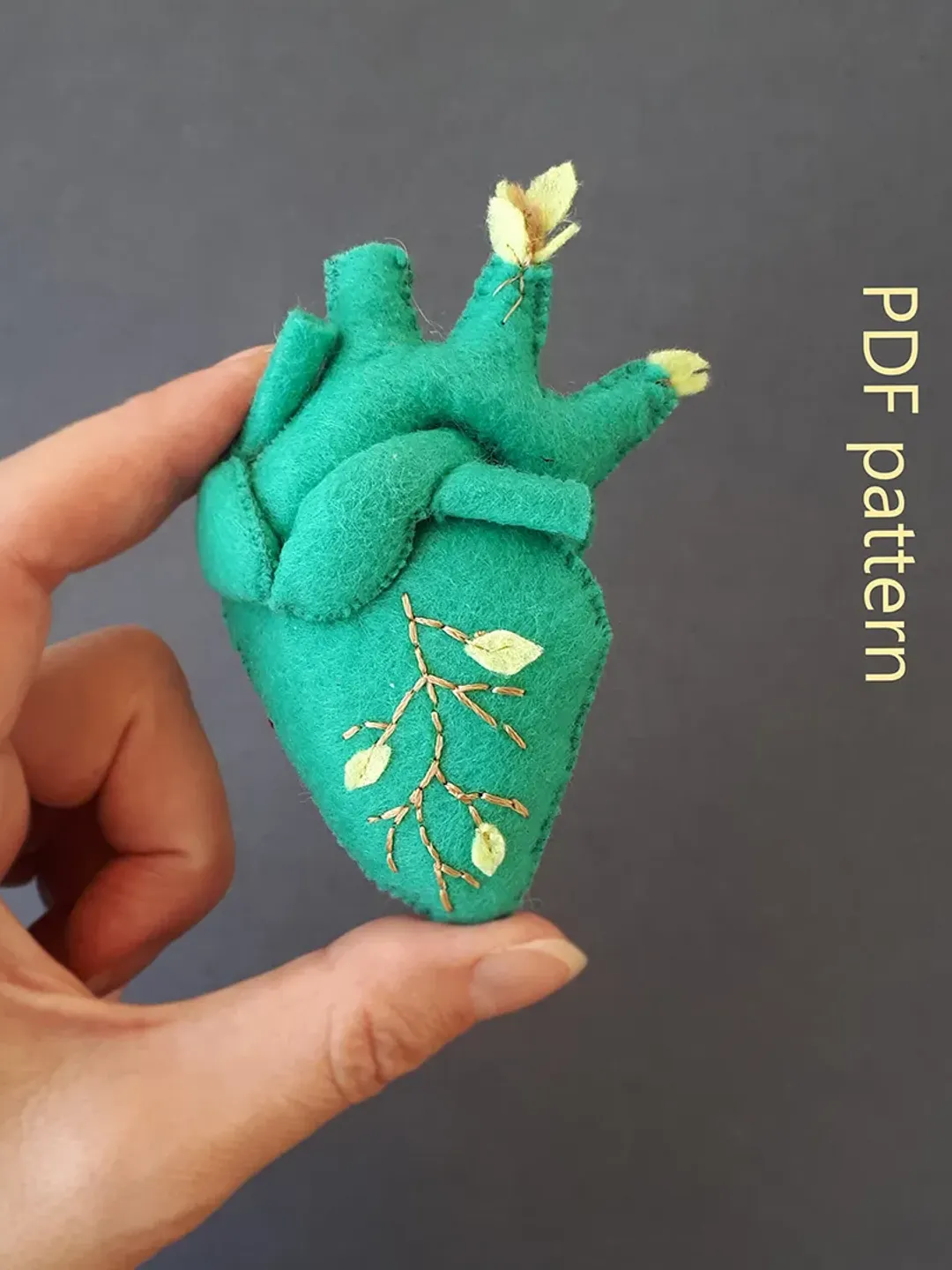 Human heart pattern , Gift for doctor brooch Green anatomical heart felt pattern, plush flower heart keychain