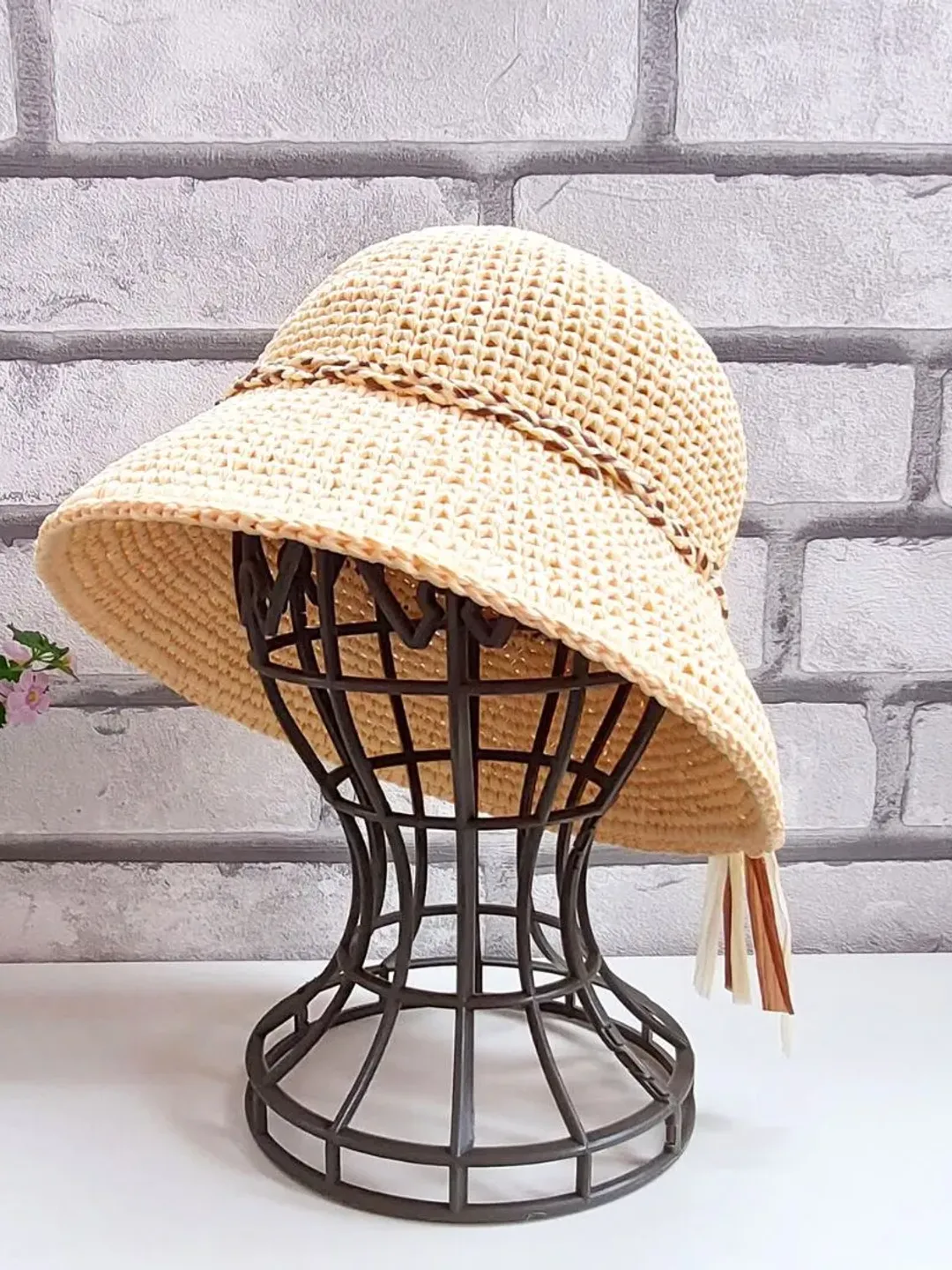 Straw sun hats with crocheted look. Stylish beach accessories